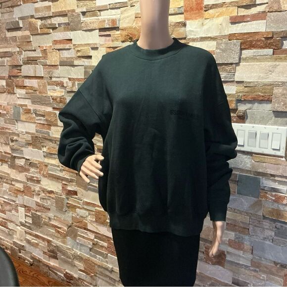Black Essentials Sweatshirt - Picture 2 of 10